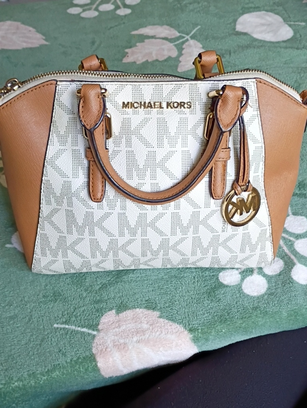 Michael Kors Structured Hand / Crossbody Purse 🤎 🤍